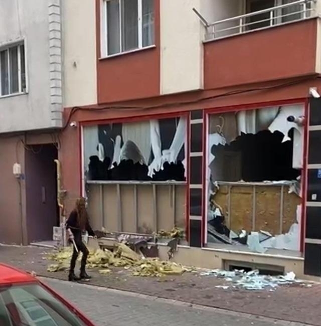 Genç Kadın, Eski Patronunun Güzellik Merkezinde Cam Çerçeve Bırakmadı!