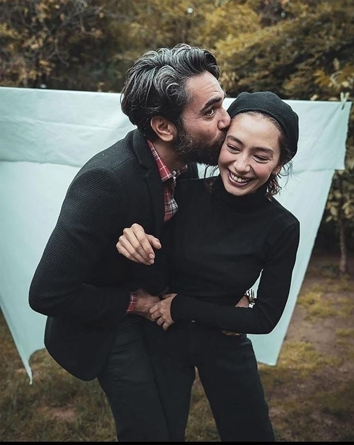 Neslihan Atagül Doğulu Ve Kadir Doğulu'dan Romantik Paylaşım: 'Öpücükler'