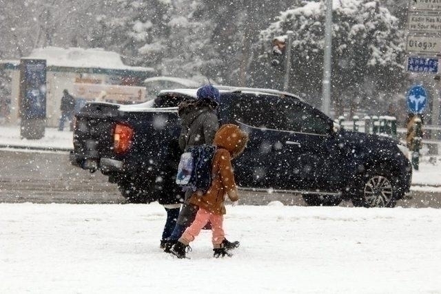 Hafta Sonu İstanbul'a Yoğun Kar Yağışı Geliyor! Meteoroloji'den Uyarı...
