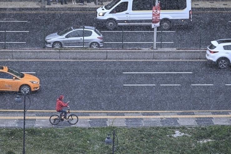 Ankara'da Kar Yağışı Devam Ediyor! Meteoroloji Uyardı...