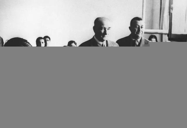 Sevan Nişanyan, Atatürk'ün Evlat Edindiği Kız Çocuklarına Taktı!