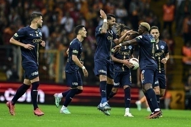 Galatasaray'ın Wilfried Zaha İle Attığı Gollerle Kazandığı Maçta Heyecan Doruktaydı