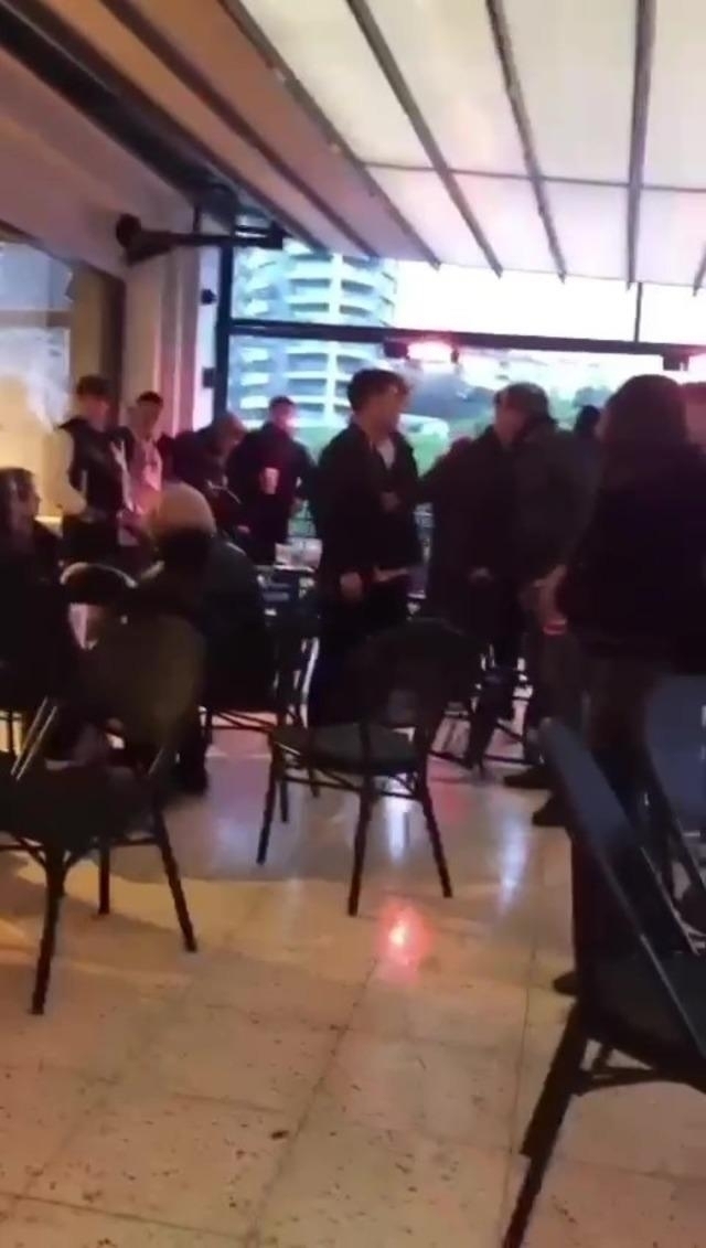 Kadıköy'de Kahve Zincirinde Müşteriler İsrail Protestocuları İle Kavga Etti!