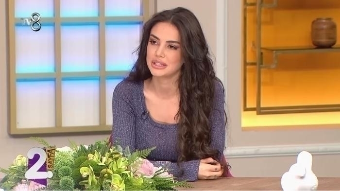 Ece Ronay, Güzellik Merkezi İşini Ve Aylık Kazancını Canlı Yayında Açıkladı