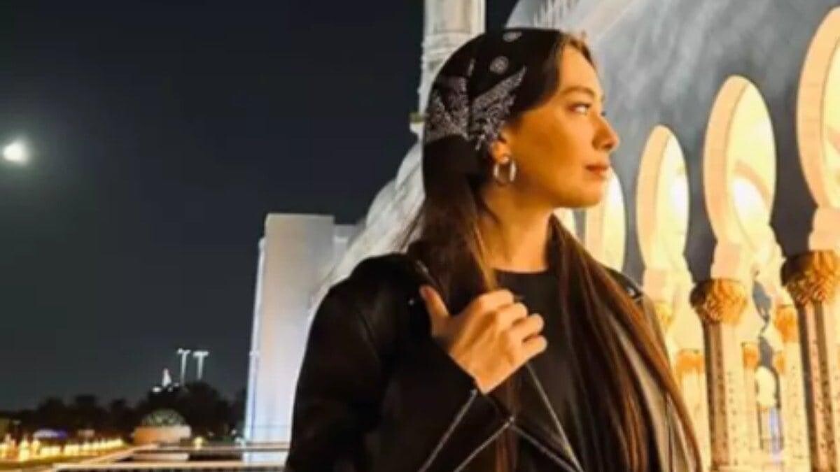 Neslihan Atagül, Camiye Giderek Başını Kapattığı Anları Paylaştı!