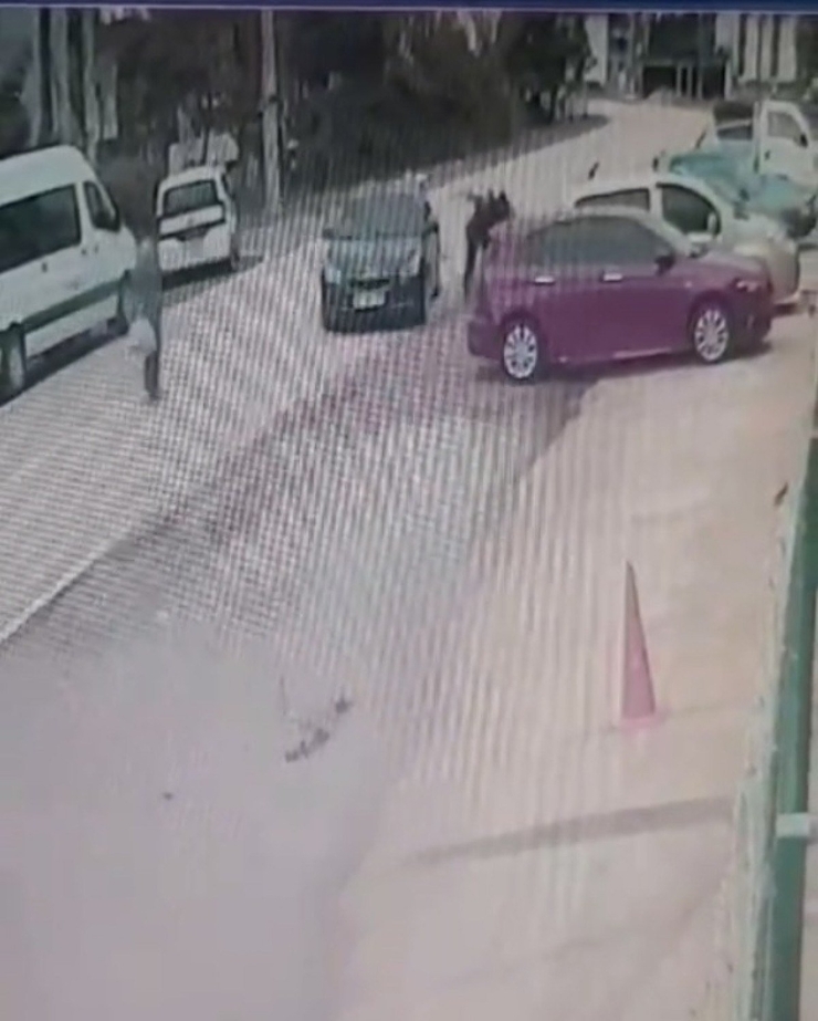 Kocaeli'de Ev Sahibi Kiracısına Baltayla Saldırdı!