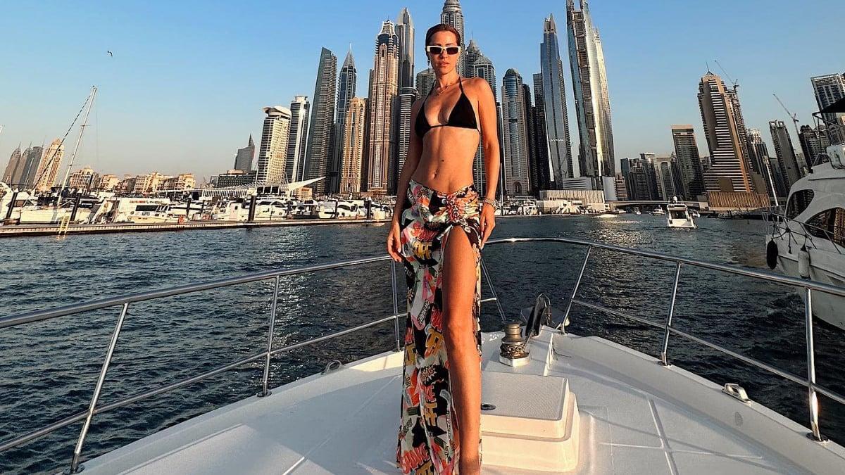 Ünlü Şarkıcı Derya Uluğ, Sevgilisi Asil Gök İle Dubai'de Romantik Tatilde!