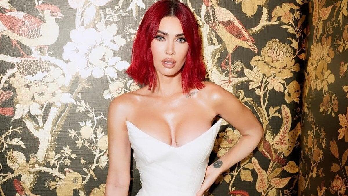 Megan Fox'un Estetikli Dekolte Pozu Sosyal Medyayı Karıştırdı!