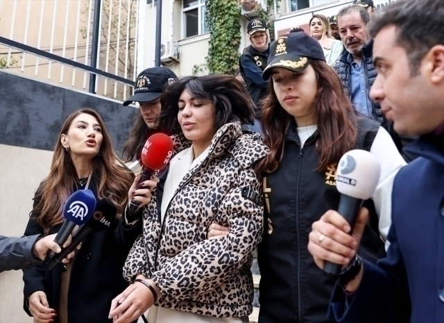 Bahar Candan, Örgüt Liderinden Para Alırken Görüntülenmiş!