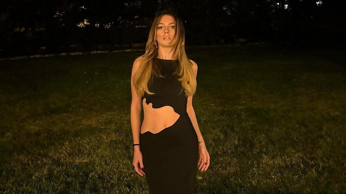 Melis Sezen'in Göbeği Açık Cesur Paylaşımları Sosyal Medyayı Salladı!