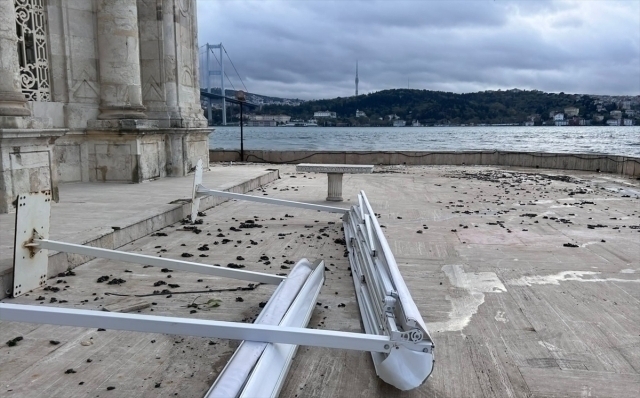 Thy Şiddetli Fırtına Sebebiyle İstanbul Seferlerini İptal Etti!