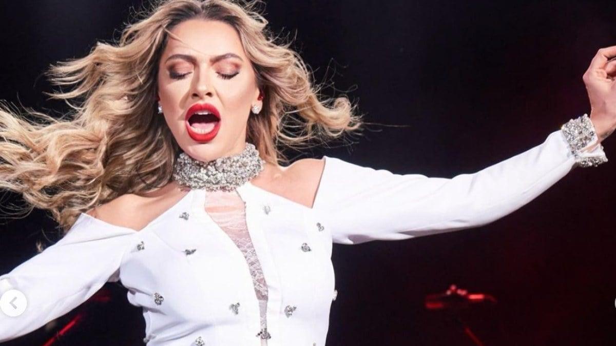 Hadise, Almanya Konserinde Enerjisi Ve Tarzıyla Büyüledi