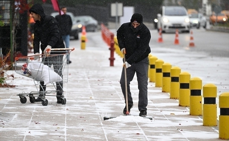 Ankara'da Kar Yağışı Devam Ediyor! Meteoroloji Uyardı...