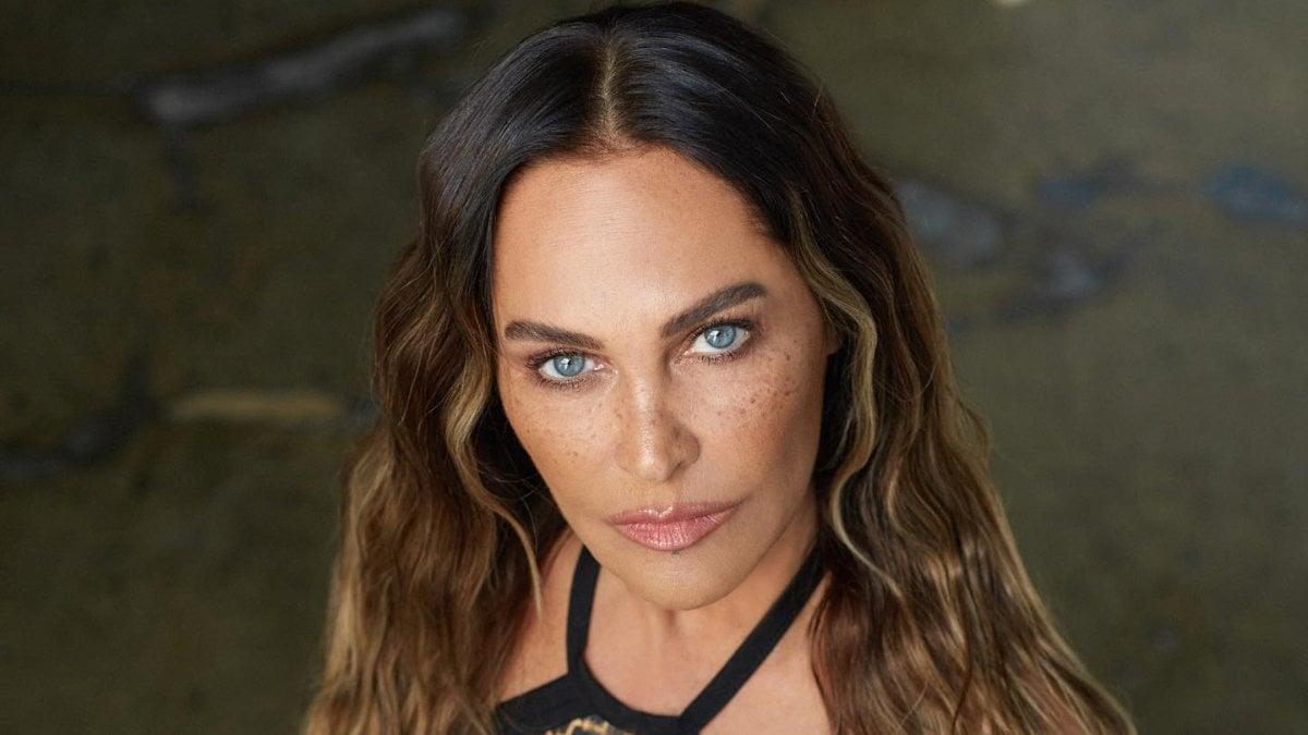 Hülya Avşar, Koronavirüs Testi Pozitif Çıkınca Konserlerini İptal Etti