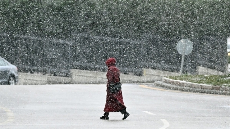 Ankara'da Kar Yağışı Devam Ediyor! Meteoroloji Uyardı...