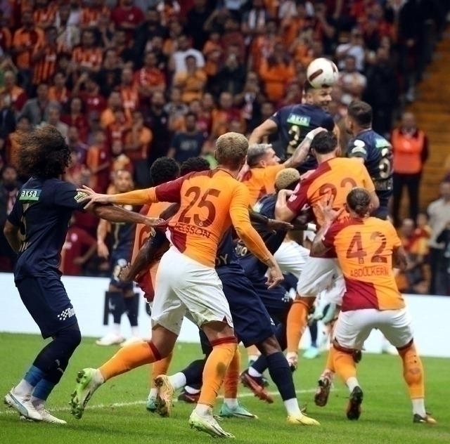 Galatasaray'ın Wilfried Zaha İle Attığı Gollerle Kazandığı Maçta Heyecan Doruktaydı
