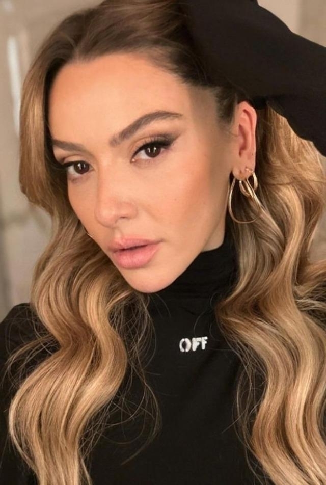 Hadise'nin Yüzündeki Değişim Dikkat Çekti! Estetik Mi Yaptırdı?