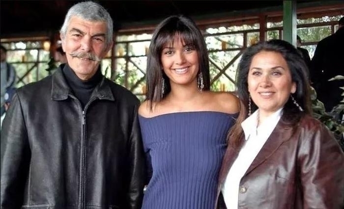 Bergüzar Korel'in Annesi Yeşilçam Oyuncusu Çıktı!