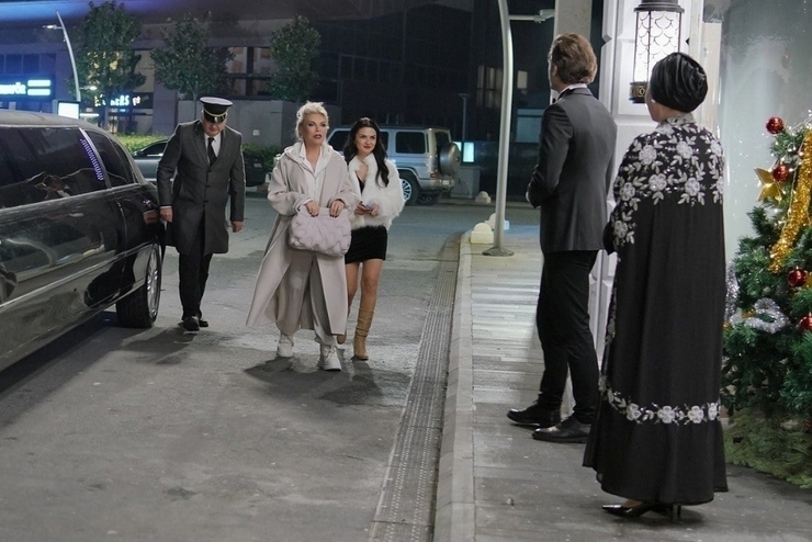 Kızılcık Şerbeti Dizisinin Yılbaşı Bölümünde Ajda Pekkan Var!