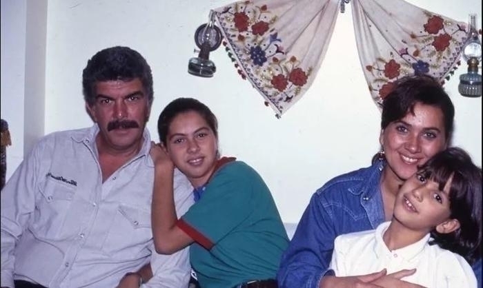 Bergüzar Korel'in Annesi Yeşilçam Oyuncusu Çıktı!