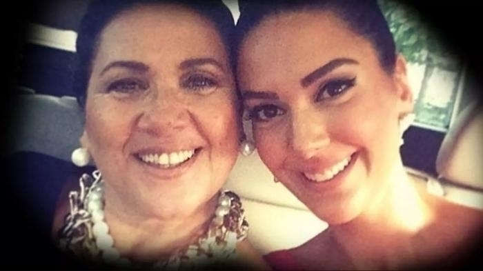 Bergüzar Korel'in Annesi Yeşilçam Oyuncusu Çıktı!