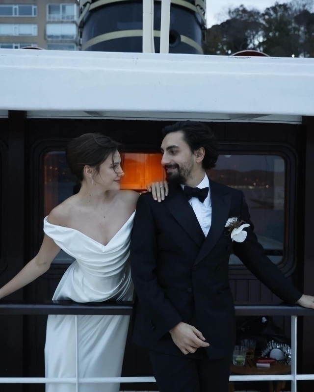 Umut Evirgen'in Eski Sevgilisi Serenay Sarıkaya'dan İlginç Düğün Videosu!