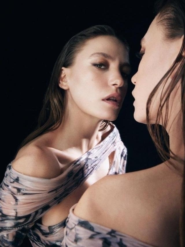 Serenay Sarıkaya Ve Mert Demir Aşk Yaşıyor! Bomba Haber...