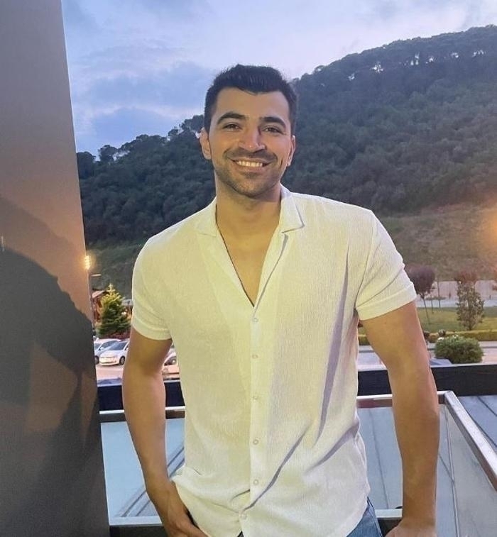 Çok Güzel Hareketler'in Oyuncuları Tuğba Yılmaz Ve Alperen Sazlı Arasında Aşk Sürprizi!