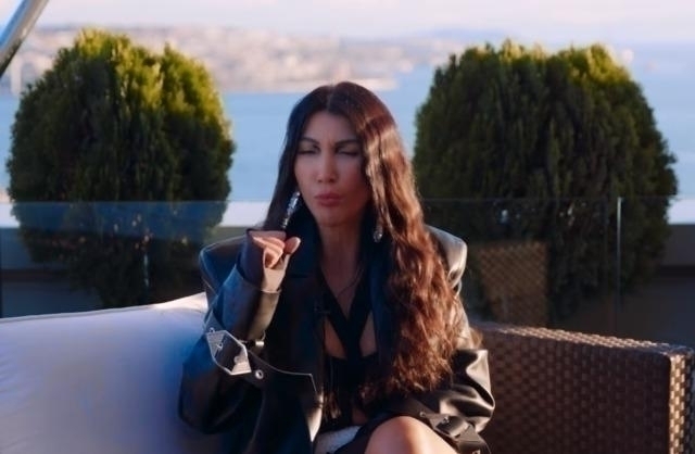 Hande Yener, Şarkıcılığı Nasıl Başladığını Ve Sezen Aksu İle İlişkisini Anlattı