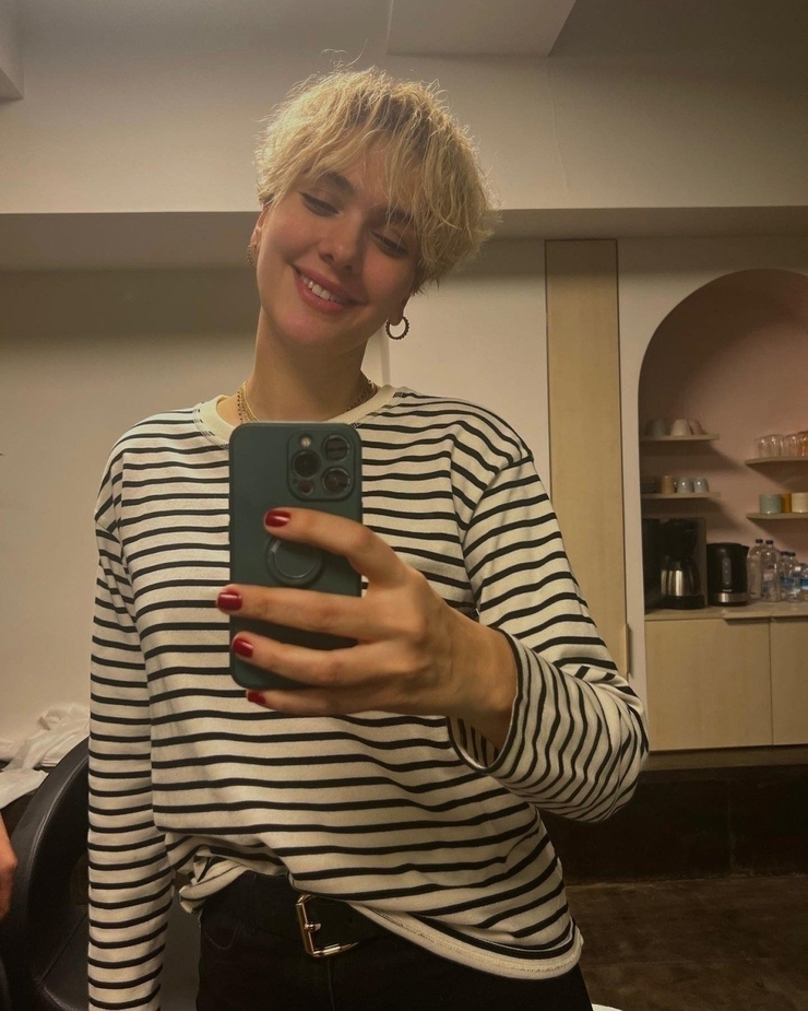 Bergüzar Korel, Sarıya .Boyattığı Saçlarını Kestirdi!