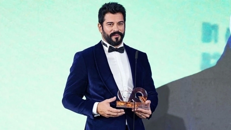Burak Özçivit, Gq Men Of The Year 2023 Ödül Töreninde Gazze Katliamına Tepki Gösterdi