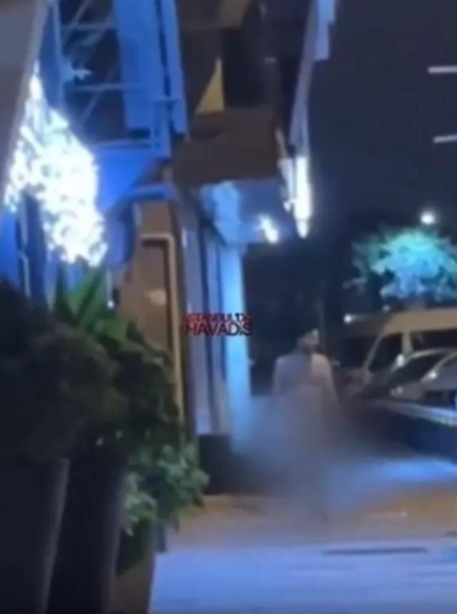 İstanbul'da Sokakta Çıplak Gezen Adam "Çıplak Vatandaş" Filmini Hatırlattı