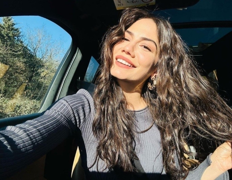 Demet Özdemir'in Paylaşımına İlk Yanıt Filiz Akın'dan Geldi!