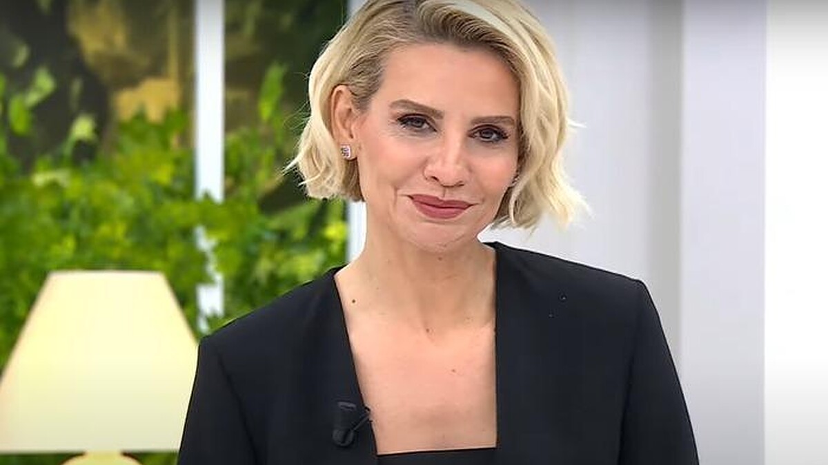 Esra Erol'da Aldatılan Kadının Kocasının Sevgilisinin Bebeğini Emzirdiği Öğrenildi!