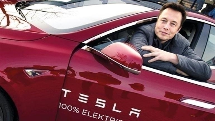 Tesla'nın Fabrikasında Robot Mühendise Saldırdı!