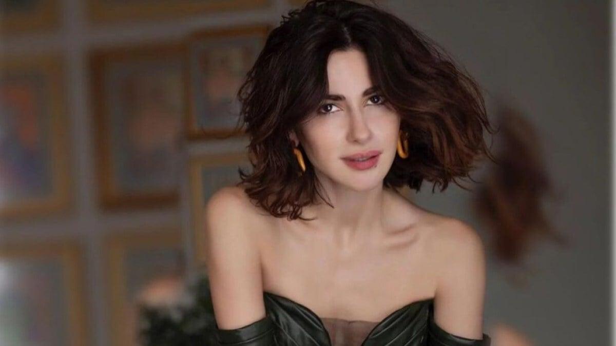 Nesrin Cavadzade, Transparan Stiliyle Törende Dikkatleri Üzerine Çekti