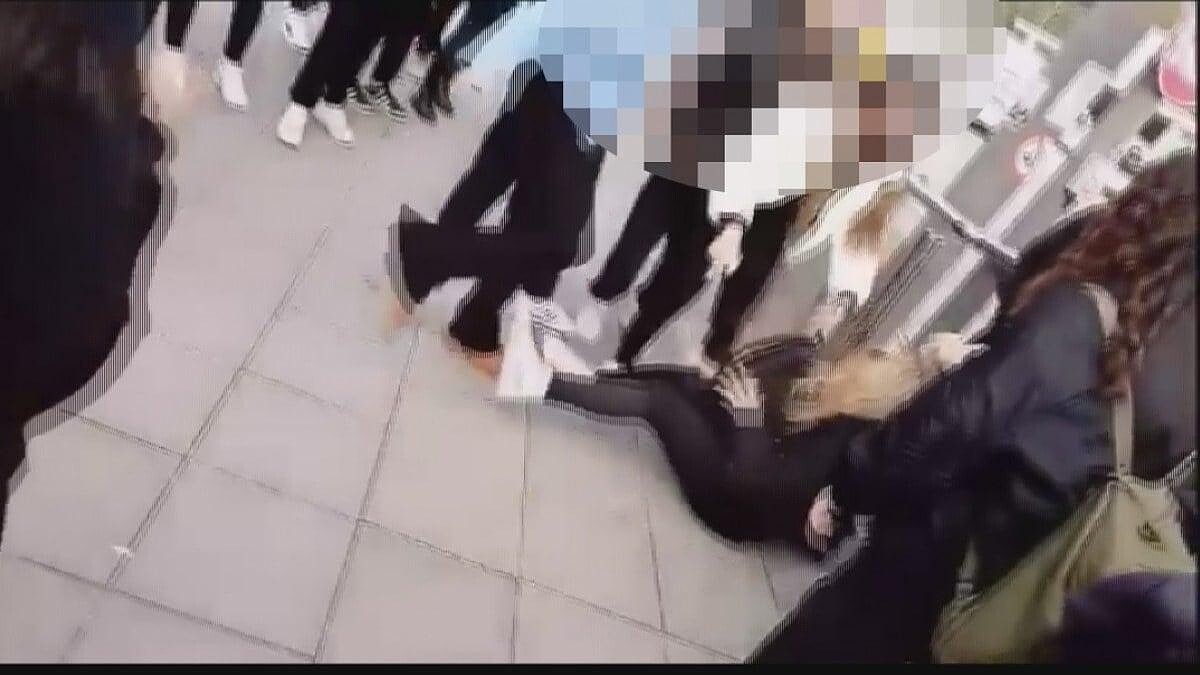İzmir'de Lise Öğrencisi Kıskançlık Yüzünden 5 Kişi Tarafından Darp Edildi