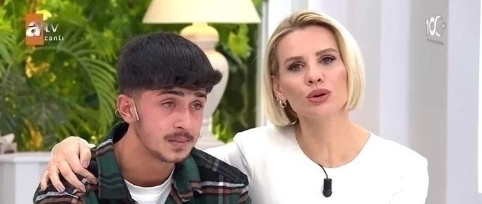 Esra Erol'da 18 Yıl Sonra Annesine Kavuştu! Mertcan'ın Duygusal Hikayesi