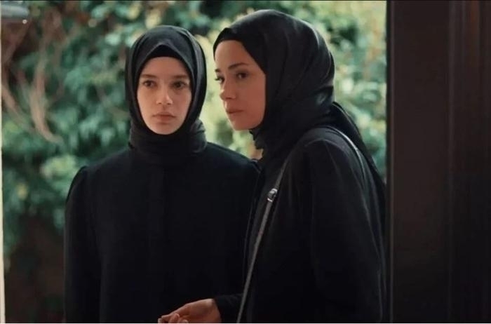 Özgü Namal'ın Oynadığı Dizi Kızıl Goncalar Başlıyor!
