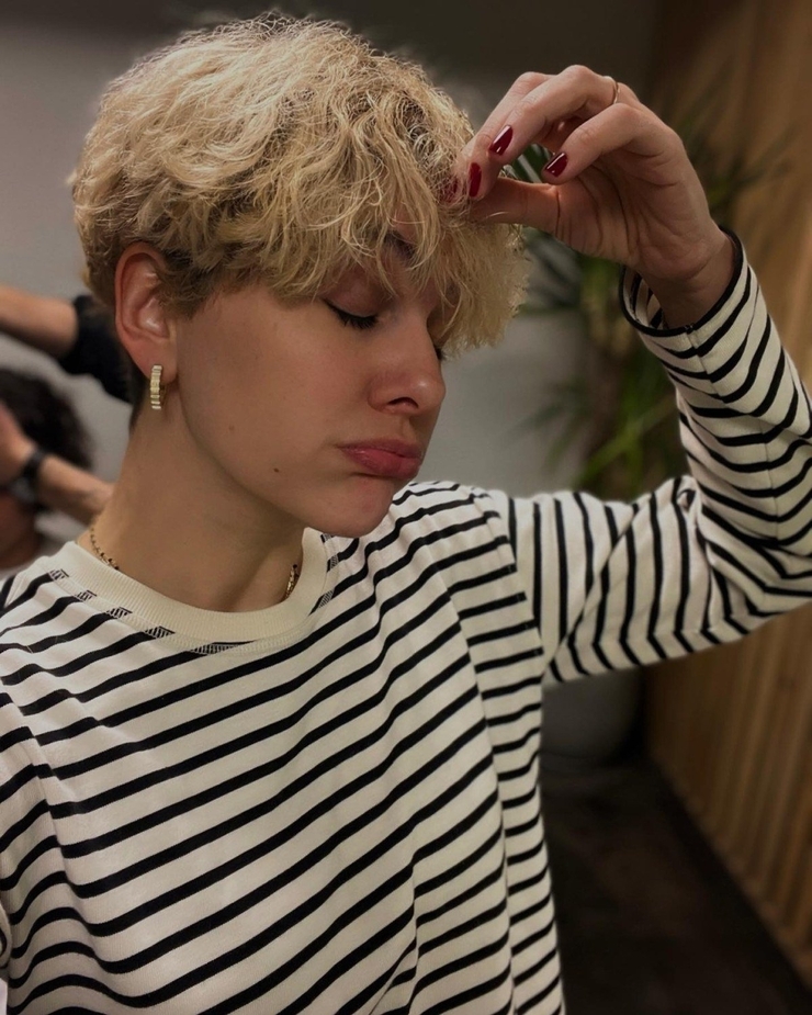 Bergüzar Korel, Sarıya .Boyattığı Saçlarını Kestirdi!