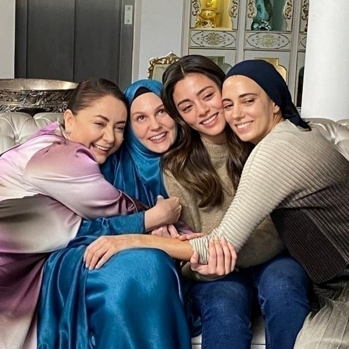 Farah Zeynep Abdullah, Kızılcık Şerbeti Dizisini Paylaştı!