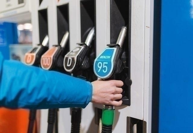 Akaryakıt Zam! Motorin Ve Benzin Fiyatları Yükseldi...