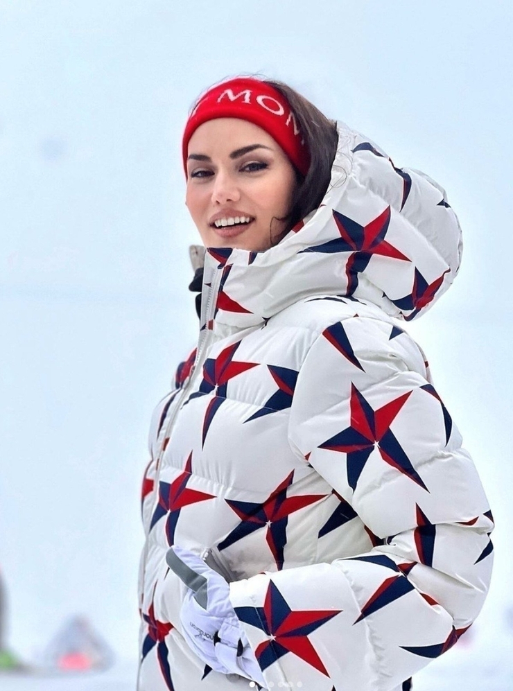 Fahriye Evcen Ve Burak Özçivit'in Kar Tatili Keyfi