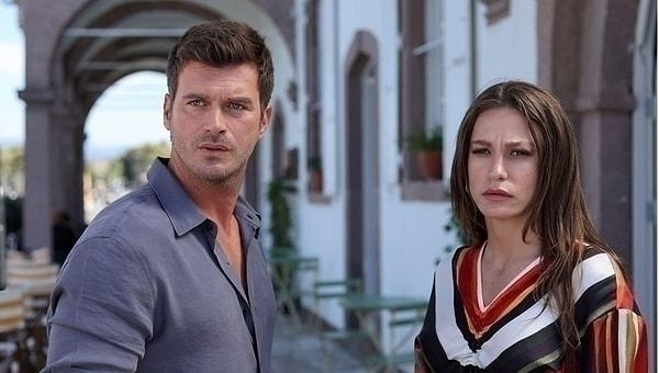 Serenay Sarıkaya'nın Aile Dizisinde Söylediği Şarkı İlgi Çekti!
