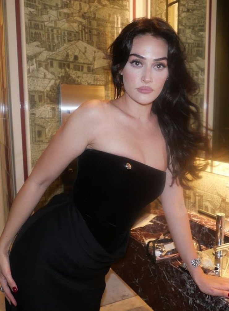 Esra Bilgiç, Türkan Şoray'a Benzemesiyle Gündemde