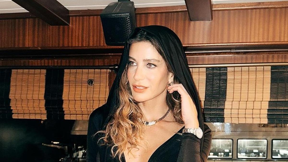 Berrak Tüzünataç'ın Sosyal Medyada Şaşırtan Paylaşımı: Bit Artık 2024