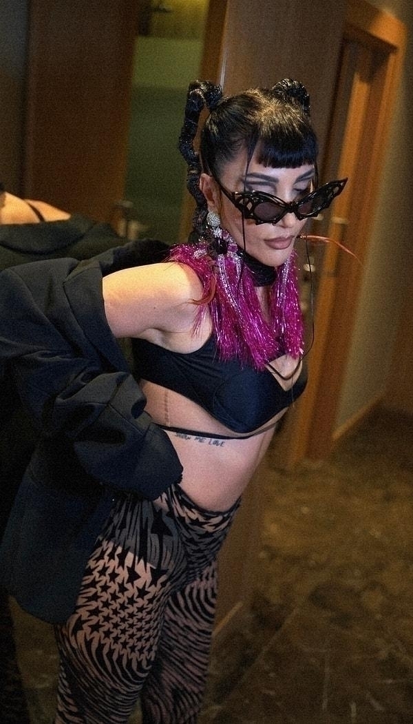 Hande Yener, Antalya Konseri Kulisinden Pozlarını Paylaştı!