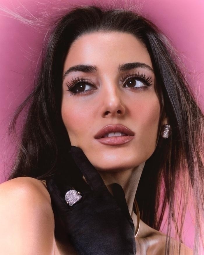 Hande Erçel, Oyunculuğu Bıraktı Mı? Tepkilere Dayanamadı...