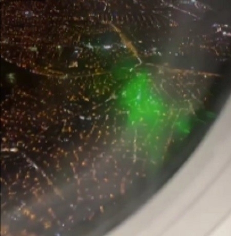 Uçağa Lazer Tutuldu! Yolcu O Anları Kameraya Aldı...