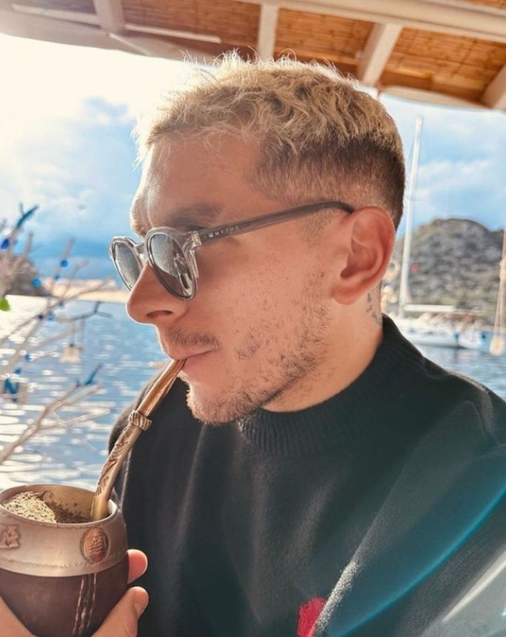 Galatasaraylı Lucas Torreira Ve Devrim Özkan Aşkını Sosyal Medyaya Taşıdı!
